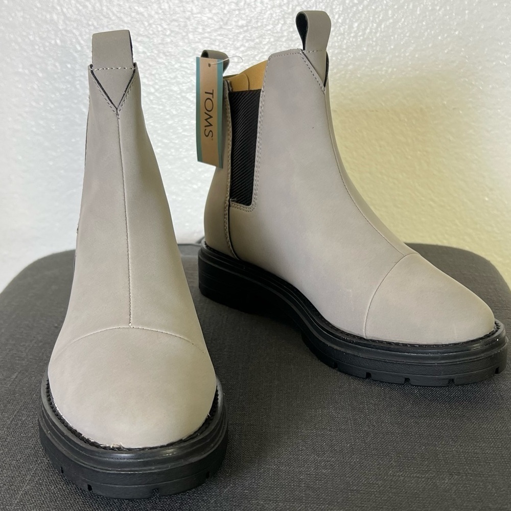 Toms Women’s Skylar Cement Synthetic Nubuck Booties Size 7.5